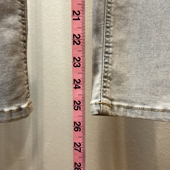 TRU CRAFT - Curvy High Rise Skinny Jeans Whitewashed, distressed w/holes - 7 - Picture 8 of 9